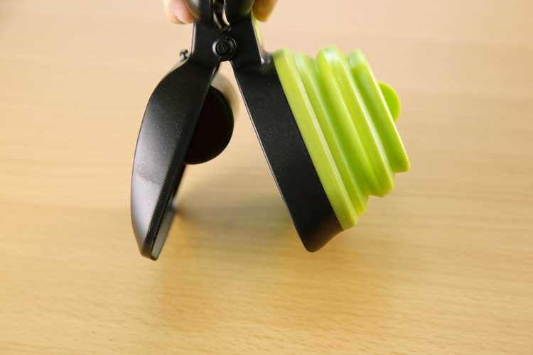 Foldable Dog Pooper Scooper – Travel Waste Pickup Tool with Bags